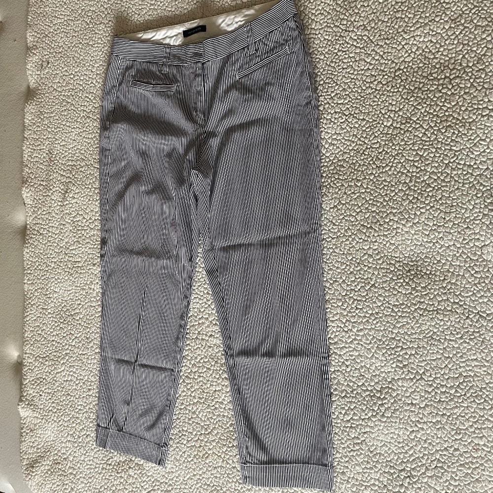 Lands’ End navy/white striped capris, size 8